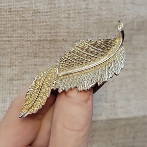 VINTAGE SARAH COVENTRY Rhinestone Gold Textured Leaf Brooch